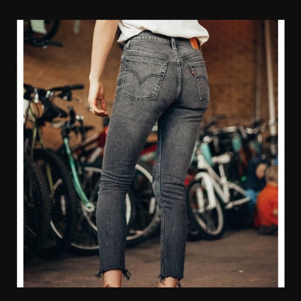 Levi's 501sXX Button Fly Highrise Dark Wash Raw hem Jeans w32x37L waist flat 17"